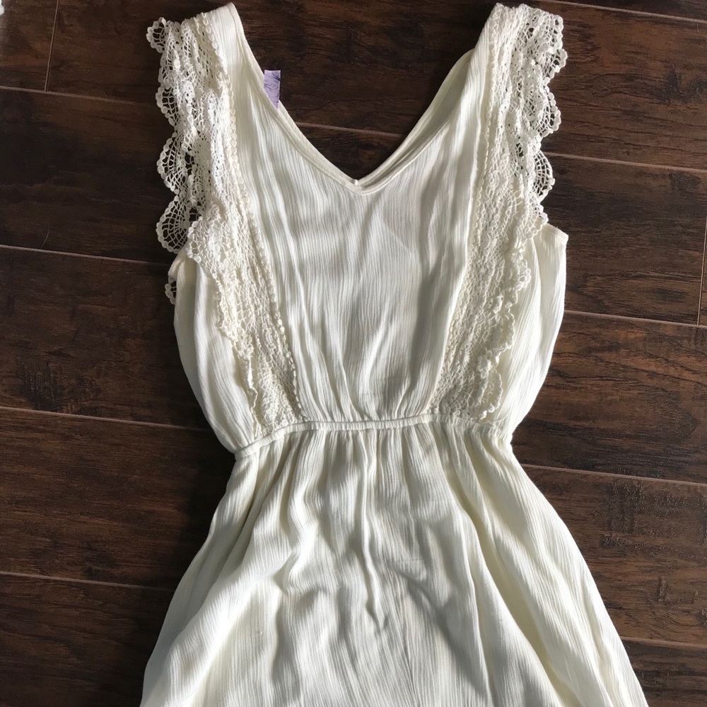 Cream loose fit dress with lace